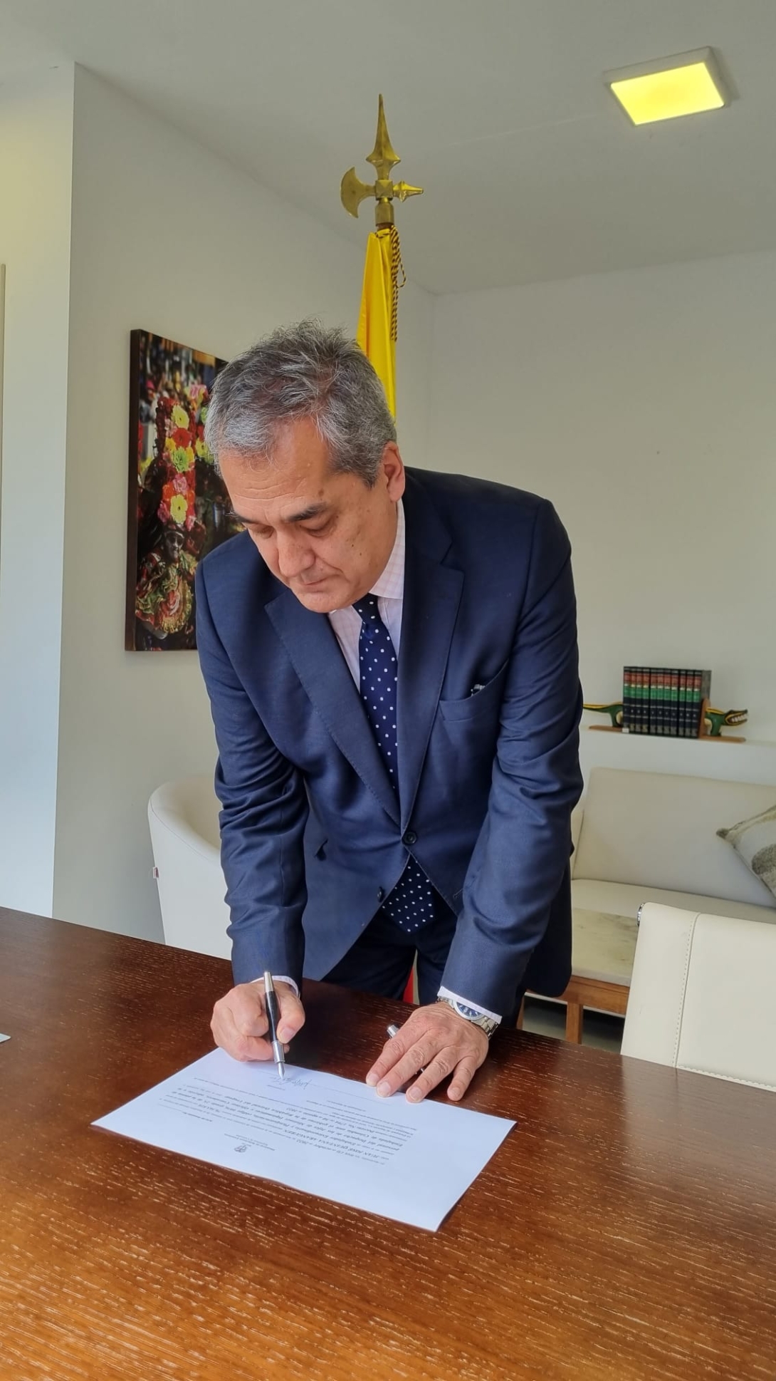 El Embajador de Carrera Diplomática y Consular, Juan José Quintana Aranguren, tomó posesión como Embajador ante la República Oriental del Uruguay