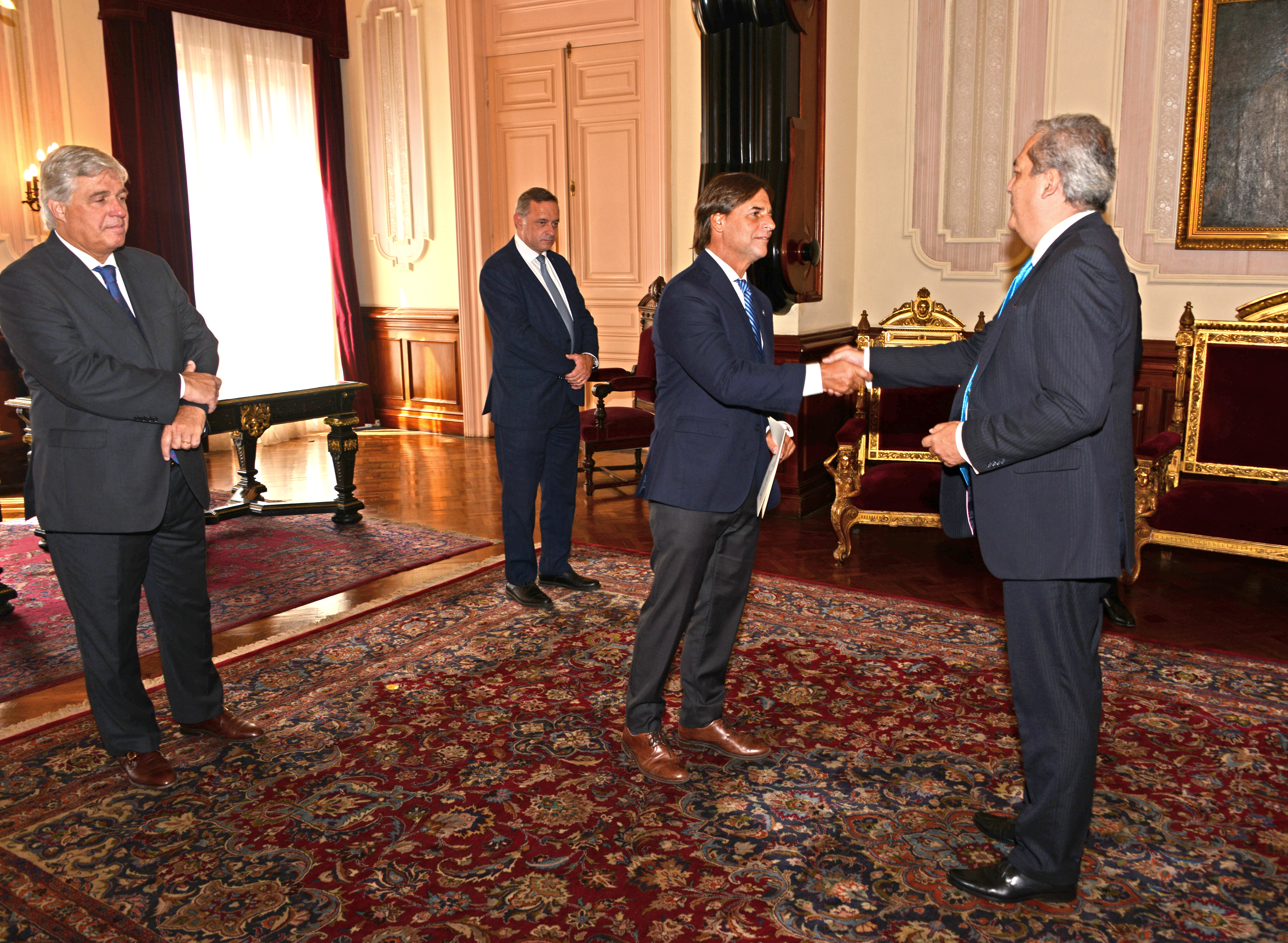 El Embajador de Colombia, Juan José Quintana Aranguren, presentó las Cartas Credenciales ante el Presidente de la República Oriental del Uruguay, Luis Lacalle Pou