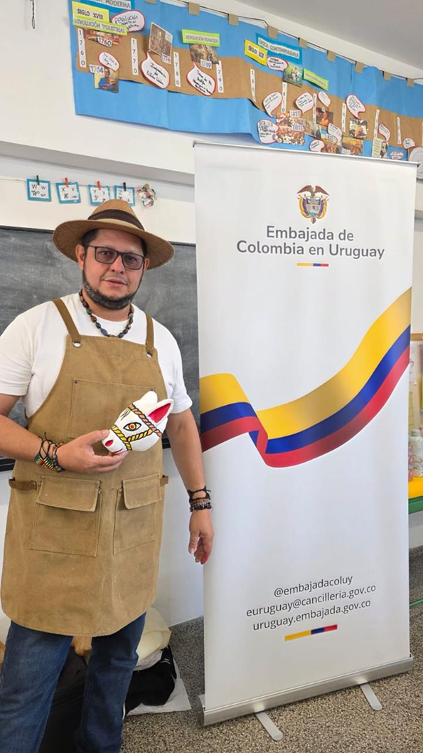 Taller sobre la elaboración de artesanías alusivas al carnaval de barranquilla