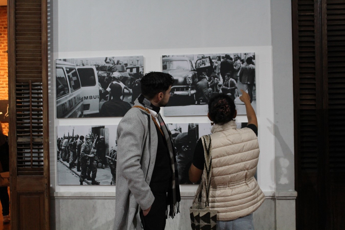 Asistentes a la exposición. Créditos: Embajada de Colombia en Uruguay
