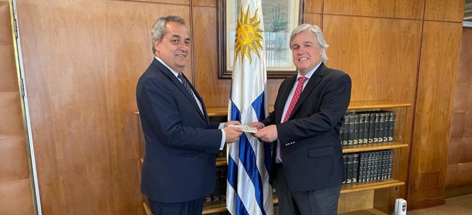 El Embajador de Colombia ante la República Oriental del Uruguay presentó las copias de estilo de las cartas credenciales 