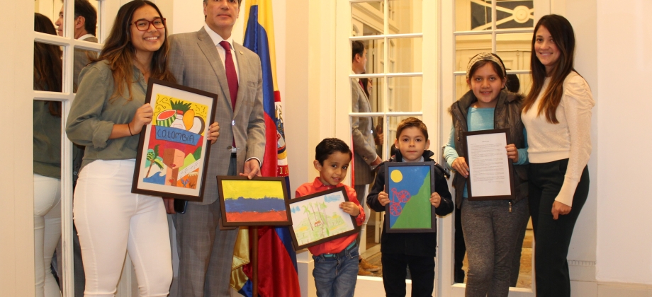 Embajador de Colombia entregó premiación a los niños que participaron en el concurso de dibujo y cuento “Más Colombianos que Nunca”