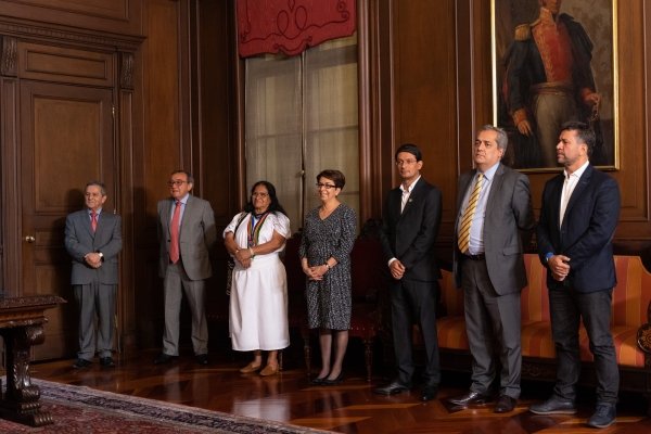 Presidente Gustavo Petro y el Ministro Álvaro Leyva posesionan al nuevo embajador de Colombia en Uruguay