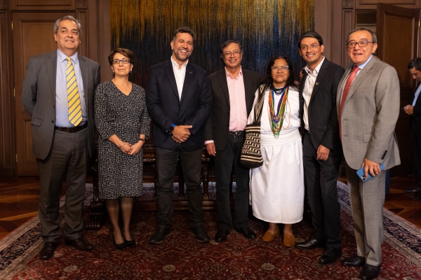 Presidente Gustavo Petro y el Ministro Álvaro Leyva posesionan al nuevo embajador de Colombia en Uruguay