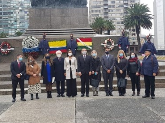 Embajadora de Colombia, Carmen Inés Vásquez, presentó cartas credenciales ante el Presidente de la República Oriental del Uruguay, Luis Lacalle Pou